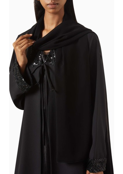 Şık Dantel Işlemeli Abaya Konfor ve Zarafeti Birleştiriyor fırsatları