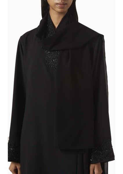 Zarif Dantelli Sarmalı Abaya Konforlu Tasarım ile Şıklığı Bir Arada Sunar fırsatları