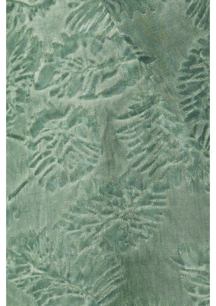 Şık Notched Yaka Abaya ile Konfor ve Zarafeti Bir Arada Yaşayın