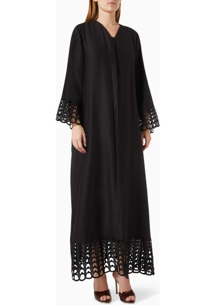 Konforlu Ipek Abaya Zarif Nakış Detaylarıyla Şıklığınızı Tamamlayın