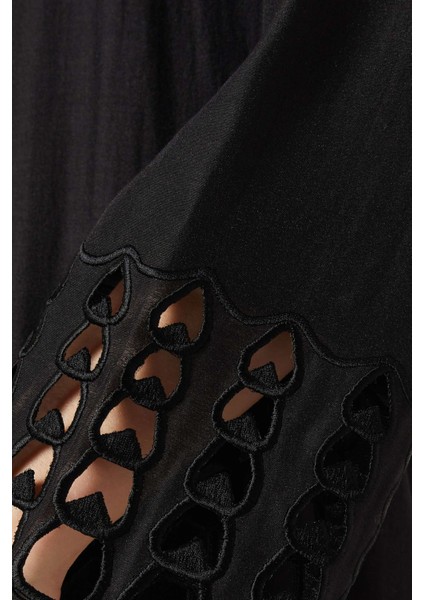 Konforlu Ipek Abaya Zarif Nakış Detaylarıyla Şıklığınızı Tamamlayın indirimleri