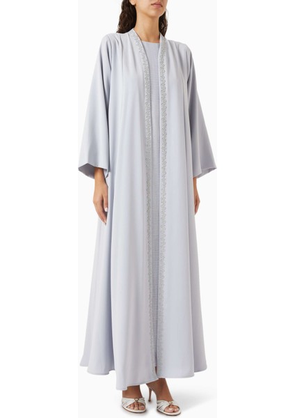 Şık Abaya Takımı Ince Işlemelerle Modern Stil Için Ideal Seçim