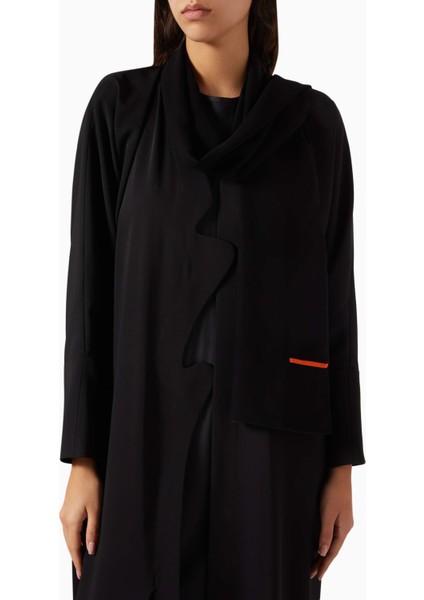 Minimalist Tasarım ile Hareketi Buluşturan Ince Detaylı Abaya ve Uyumlu Sheila indirimleri