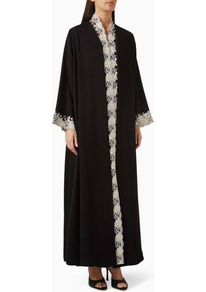 Şık Dantel Detaylı Abaya Nida Kumaşı ile Modern Şıklığın Adresi