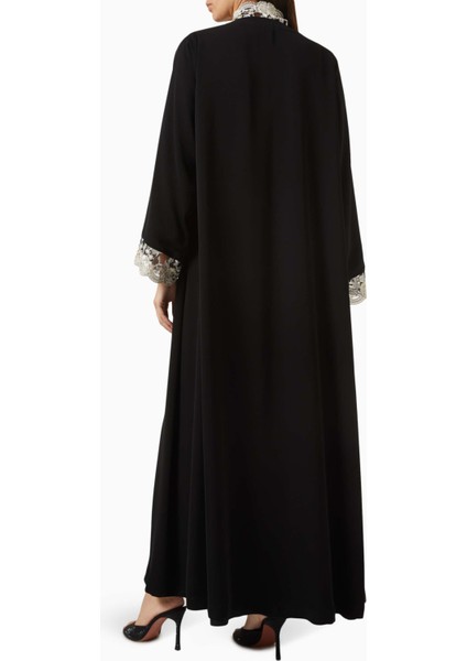 Şık Dantel Detaylı Abaya Nida Kumaşı ile Modern Şıklığın Adresi modelleri