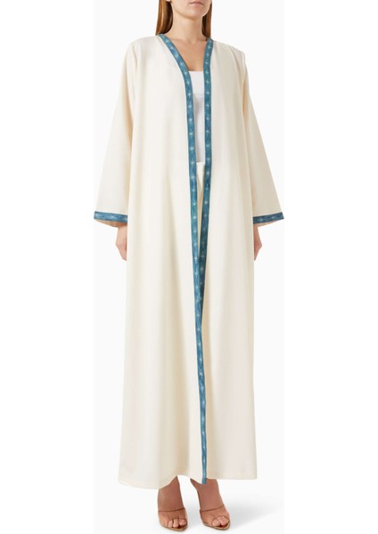 Lüks Tasarım ve Modern Yorum ile Şıklığı Yansıtan Abaya Modeli