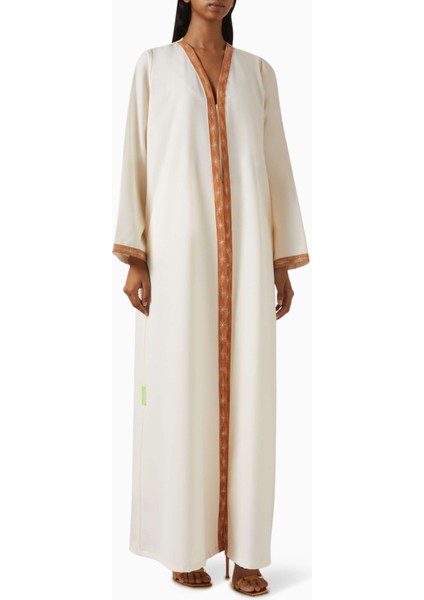 Lüks Tasarımlı Rahat Abaya Farklı Kullanım Seçenekleri ile Şıklığı Yakalayın