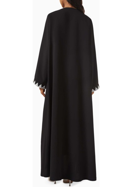 Lüks Tasarım ile Modern Tarza Sahip Kıvrımlı Yırtmaçlı Abaya Modeli modelleri