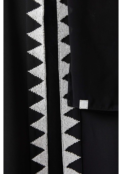 Lüks Tasarım ile Modern Tarza Sahip Kıvrımlı Yırtmaçlı Abaya Modeli indirimleri