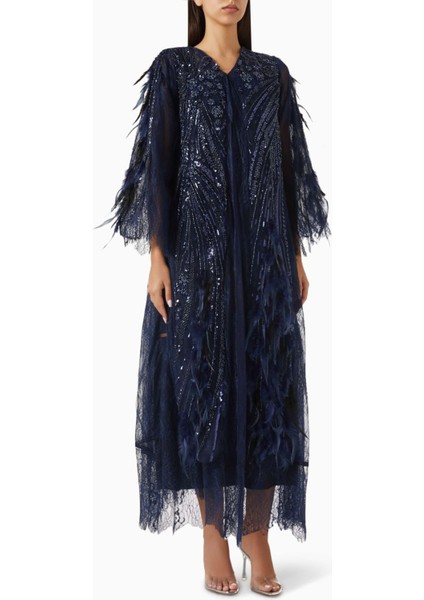 Tül Aksesuarlarla Süslenmiş Kuş Tüyü Abaya ve Koordineli Şeyla Modeli