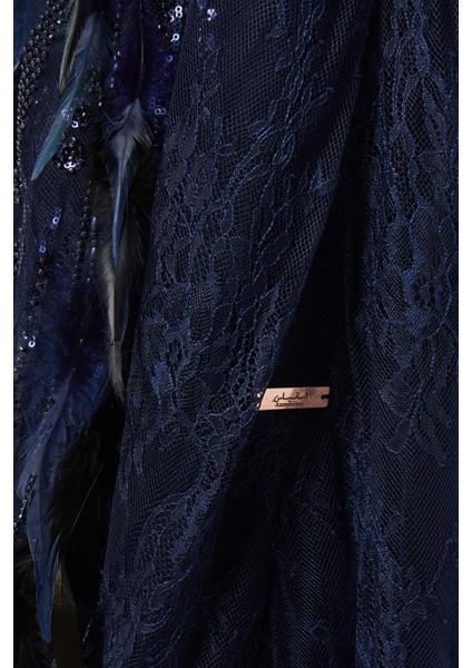 Tül Aksesuarlarla Süslenmiş Kuş Tüyü Abaya ve Koordineli Şeyla Modeli indirimleri