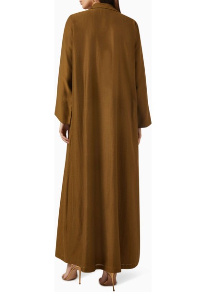 Zamansız Tasarımla Günlük Şıklık Sunan Notch Yaka Abaya ve Eşleşen Şeila modelleri