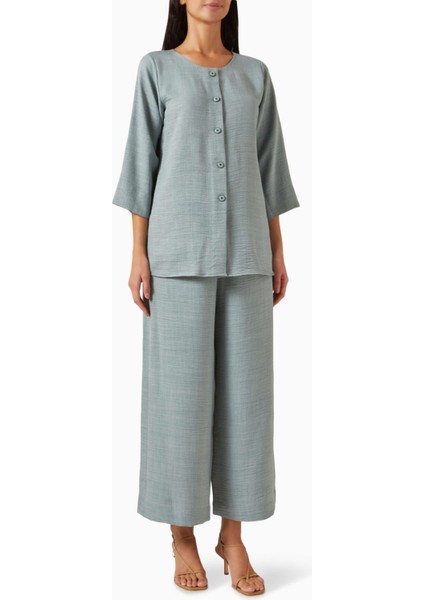 Dört Parça Rahat Abaya Seti ile Şıklığı Keşfedin ve Gün Boyu Konfor Yakalayın fırsatları