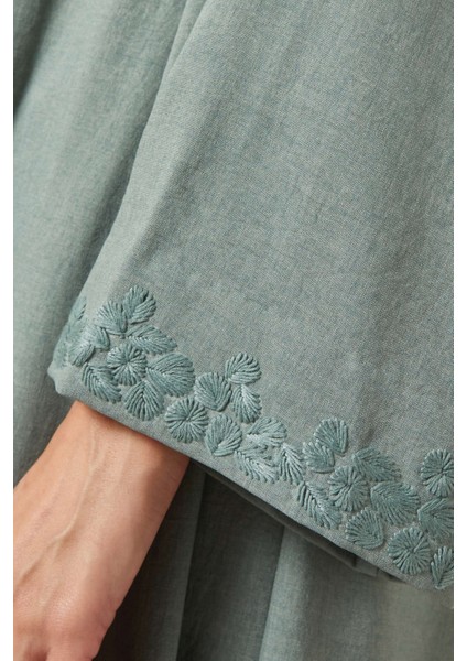 Dört Parça Rahat Abaya Seti ile Şıklığı Keşfedin ve Gün Boyu Konfor Yakalayın