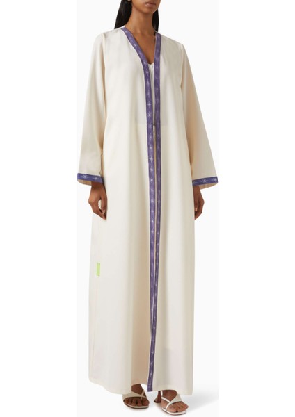 Lüks Tasarımlarla Modern Tarzı Buluşturan Star Painted Abaya ile Şıklığınızı Yükseltin