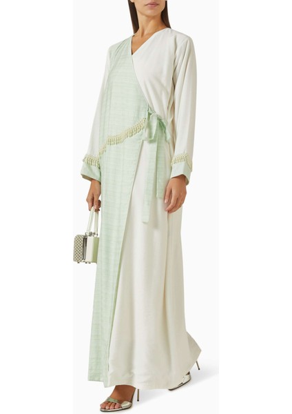 Pırlanta Detaylı Zarif Sarma Abaya Şıklığıyla Her Ortamda Göz Dolduruyor fiyatları