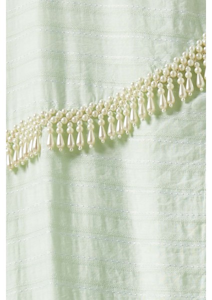 Pırlanta Detaylı Zarif Sarma Abaya Şıklığıyla Her Ortamda Göz Dolduruyor indirimleri