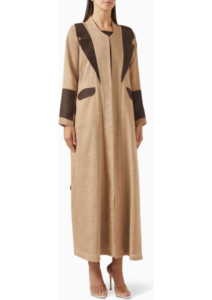 Şık ve Rahat Fitli Kontrast Dikişli Trençkot ile Tamamlayıcı Şapka ve Elbise