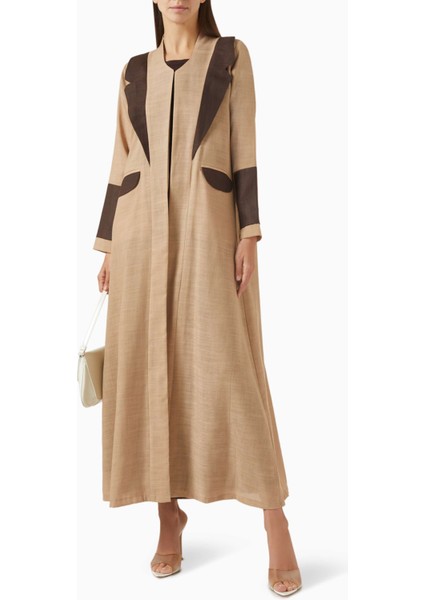 Şık ve Rahat Fitli Kontrast Dikişli Trençkot ile Tamamlayıcı Şapka ve Elbise fiyatları