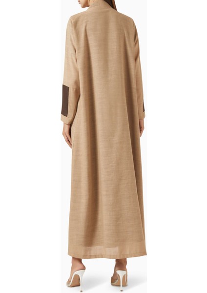 Şık ve Rahat Fitli Kontrast Dikişli Trençkot ile Tamamlayıcı Şapka ve Elbise modelleri