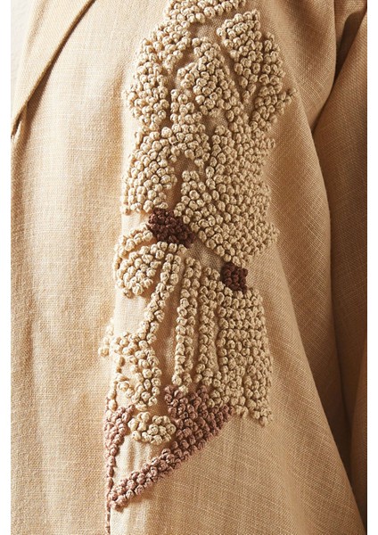 Işlemeli Açık Ön Abaya ile Zarif ve Şık Bir Görünüm Elde Edin