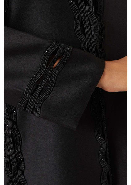 Şık Dantel Nakışlı Abaya Modern Kadınlar Için Ön Düğmeli Uzun Kollu Tasarım