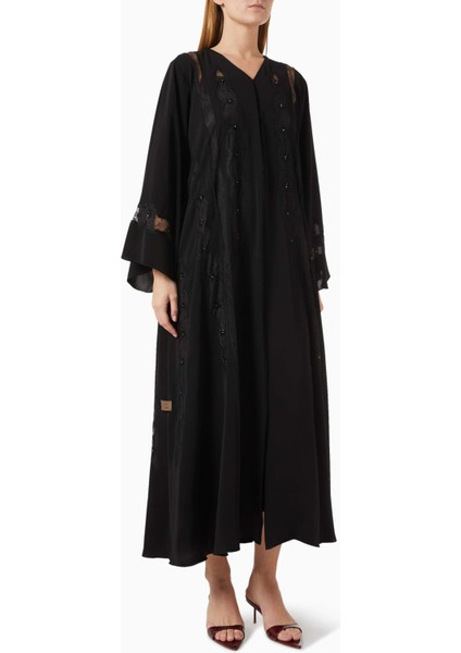 Dantel Nakışlı Abaya Şıklığı ile Günlük Kullanım Için Uygun Rahat Tasarım