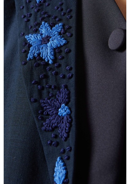 Şık ve Zarif 3 Parça Abaya Seti Ince Keten ve Nakış Detaylarıyla