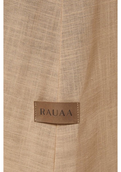 Şık ve Rahat Fitli Kontrast Dikişli Trençkot ile Tamamlayıcı Şapka ve Elbise