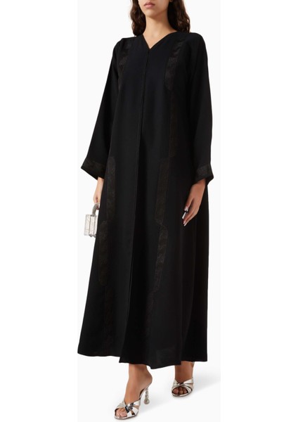 Şık Panel Kesim Nakışlı Abaya ve Sheila ile Rahat ve Şık Stil Seçenekleri fiyatları