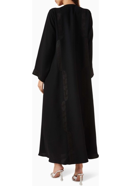 Şık Panel Kesim Nakışlı Abaya ve Sheila ile Rahat ve Şık Stil Seçenekleri modelleri