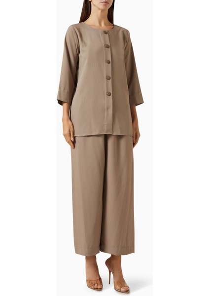 Modern Şıklık Sunan 4 Parça Kemerli Abaya Seti ile Rahat ve Zarif Görünüm indirimleri