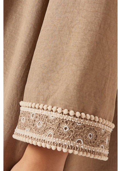 Şık Dört Parça Nakışlı Abaya Seti Konforlu ve Modern Görünüm Için Ideal