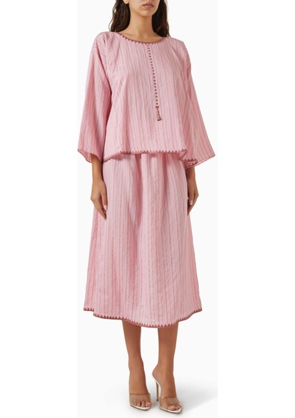 Şık Tasarımlı Iki Parça Abaya Seti Geleneksel Işçilik ile Modayı Buluşturuyor indirimleri