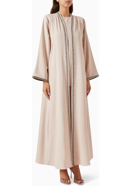 Modern Tasarımlı 4 Parça Nakışlı Abaya Seti Konfor ve Şıklığı Bir Arada Sunuyor
