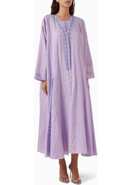 El Yapımı Nakışlı Abaya Seti Zarif Tasarım ve Kültürel Şıklık ile Modaya Yeni Bir Soluk Getiriyor