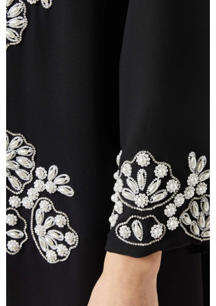 Lüks Tasarımlarla Modern Stili Buluşturan Kristal Detaylı Abaya Modası indirimleri