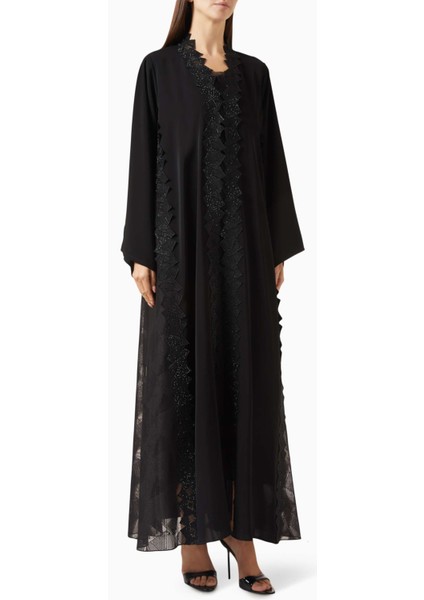 Şık Dantel Nakışlı Abaya ile Gelen Zarafet ve Rahatlık Sunan Şık Kombinler