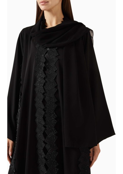 Şık Dantel Nakışlı Abaya ile Gelen Zarafet ve Rahatlık Sunan Şık Kombinler fırsatları