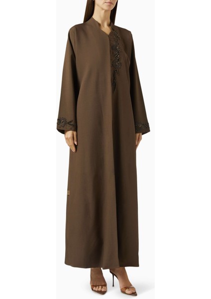 Işlemeli Abaya ile Şıklığınızı Comple Etin Şık Detaylar ve Zarif Tasarım