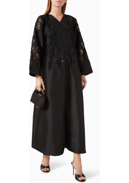 Şık Dantel Işlemeli Abaya Rahat Kullanım Için Ideal Tasarım ve Fonksiyonellik fiyatları