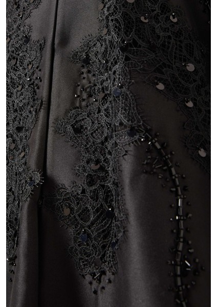 Şık Dantel Işlemeli Abaya Rahat Kullanım Için Ideal Tasarım ve Fonksiyonellik indirimleri