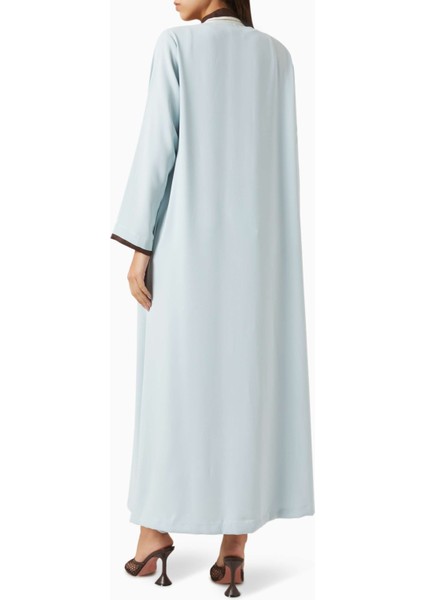 Modern ve Geleneksel Tarzda Uzun Kollu Abaya Şıklığıyla Dikkat Çekiyor modelleri