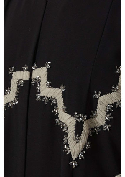 Şık Abaya ve Sheila Seti Incelikli Boncuk Süslemeli Krep Kumaş ile Pratik Şıklık