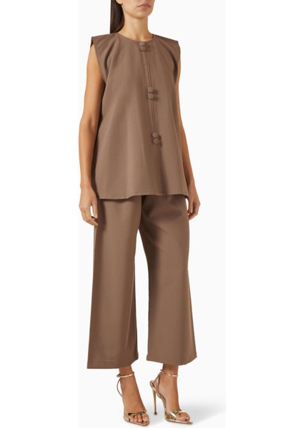 Şık Fern Işlemeli Abaya Takımı Modern Tesettür Modası Için Ideal Seçim