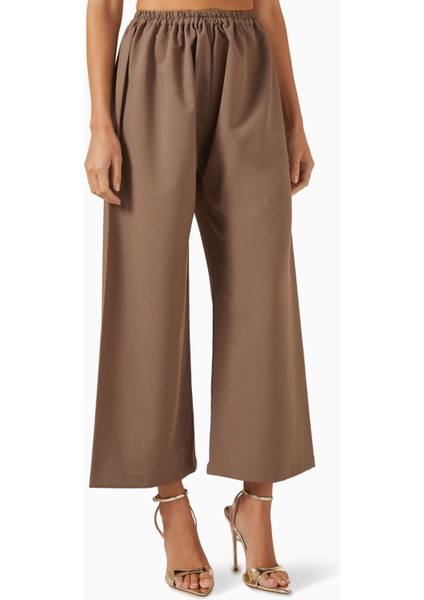 Şık Fern Işlemeli Abaya Takımı Modern Tesettür Modası Için Ideal Seçim