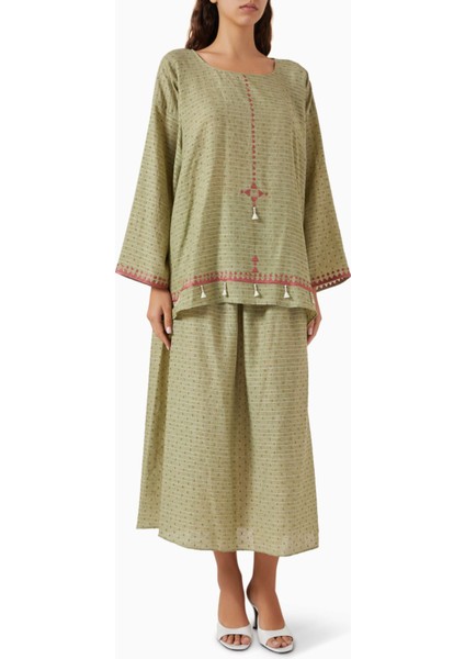 Pratik ve Şık Dikişli Üç Parça Abaya Takımı ile Rahat Şıklığı Yakalayın indirimleri