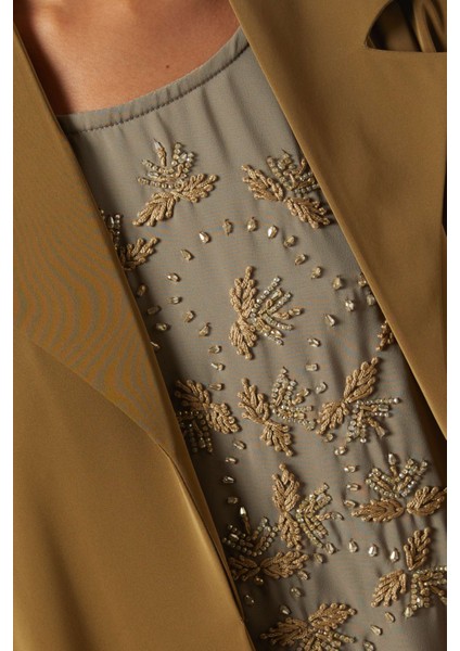 Işlemeli Abaya Seti ile Şıklığı Yakalayın Rahat ve Modern Tarz Için Ideal Seçim
