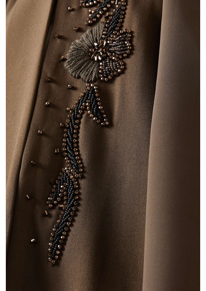 Işlemeli Abaya ile Şıklığınızı Comple Etin Şık Detaylar ve Zarif Tasarım indirimleri