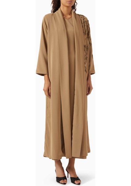 Şık Boncuk Işlemeli Abaya Rahat ve Kullanışlı Tasarım ile Günlük Şıklık Sunar